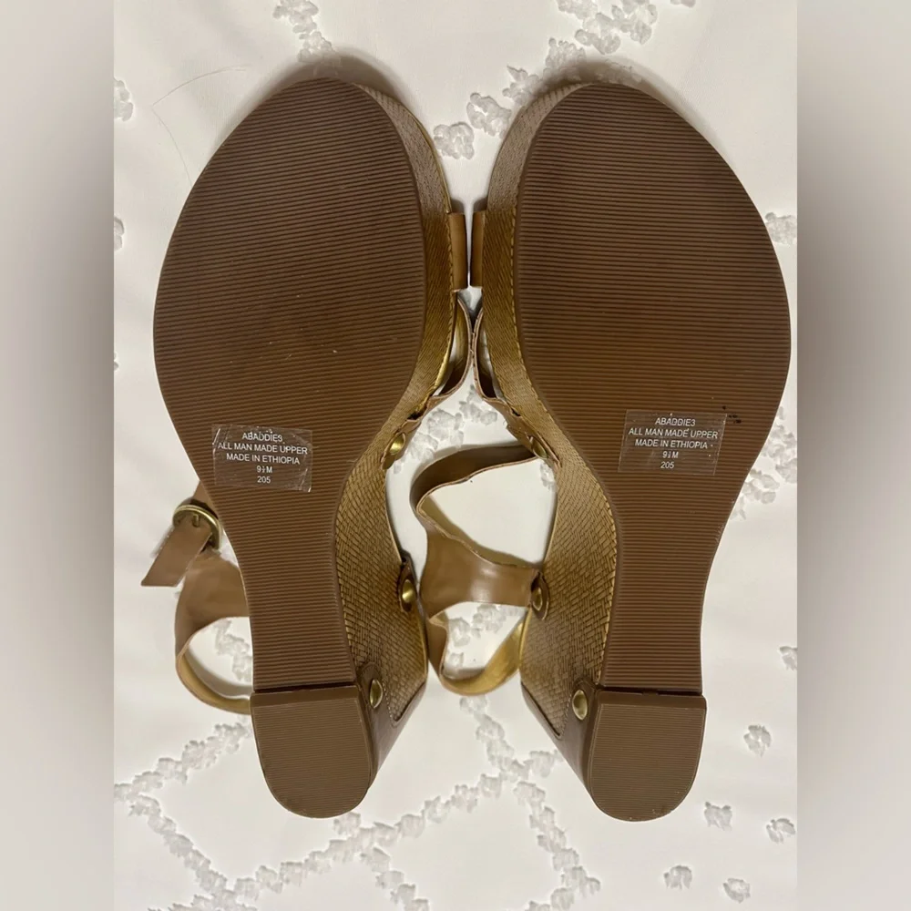 Audrey Brooke never worn